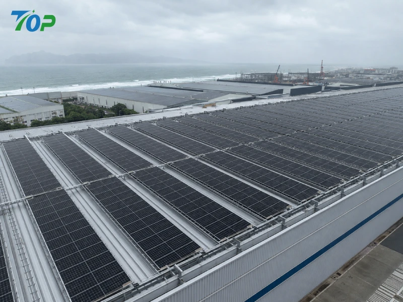 Coastal C5 commercial rooftop solar mounting system using corrosion-resistant aluminum rails and SUS316 fasteners